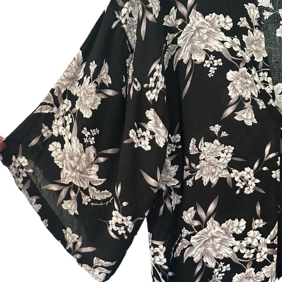 Spiritual Gangster Black Floral Kimono Open Tie Front Kimono Duster - Picture 5 of 13